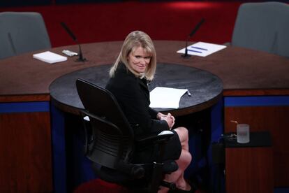 Martha Raddatz ha sido la elegida para conducir el debate de vicepresidentes. De los cuatro moderadores de estas elecciones es la única que nunca ha presentado su propio programa de televisión. Como reportera y corresponsal ha estado especializada en política exterior y ha trabajado en Irak y Afganistán para la cadena ABC.