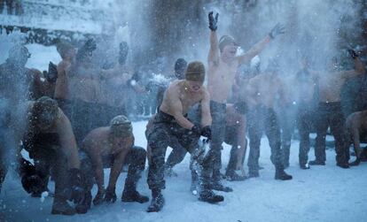 Marines estadounidenses y surcoreanos participan en unas maniobras conjuntas en condiciones de frío extremo en Pyeongchang (Corea del Sur).