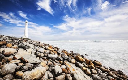 El faro de Slangkop, original de 1914, se eleva en el famoso Cabo de Buena Esperanza, en Sudáfrica.