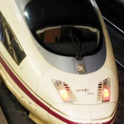 Un tren AVE que realiza el servicio entre Madrid y Barcelona.