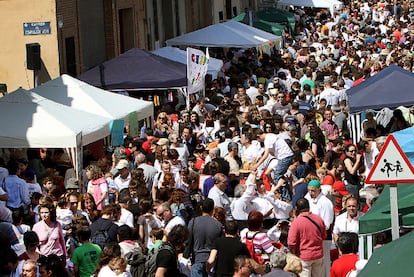 Miles de personas participaron en la <i>trobada </i>que se celebró ayer en Borbotó.