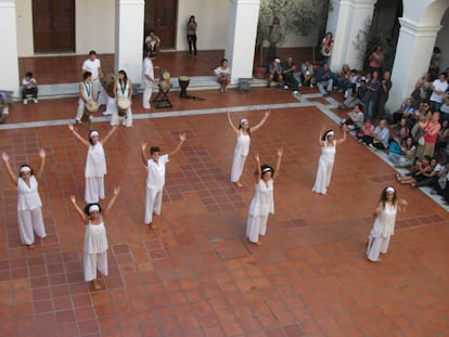Ritual africano reproducido en el patio del Cabildo de la ciudad de Córdoba, en Argentina.