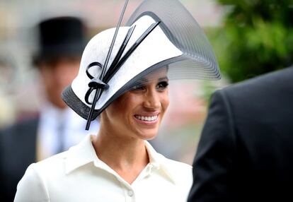 Durante un tiempo, Markle se integró de lleno en las actividades públicas y privadas de la familia real. Aquí, en junio de 2018 en las carreras de Ascot, uno de los eventos anuales favoritos de los Windsor.