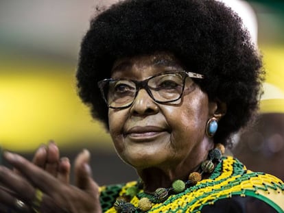 Winnie Mandela em Johannesburgo, em 20 de dezembro.