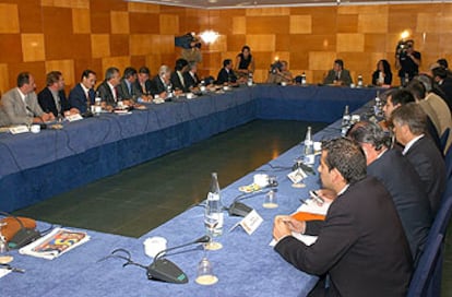 Representantes de los clubes de la ACB, ayer durante la asamblea.