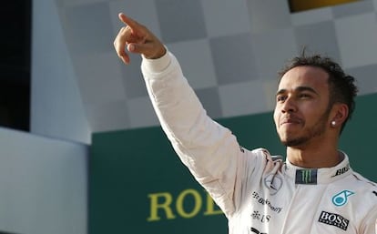 Lewis Hamilton celebra la vict&ograve;ria.