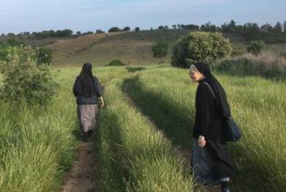 La superiora, Guisy, en los campos de Palaçoulo.