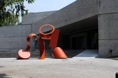 El Museo Tamayo Arte Contemporáneo fue construído por el arquitecto mexicano en 1981. El recinto está ubicado en el bosque de Chapultepec y está destinado para la exhibición de arte contemporáneo internacional.
