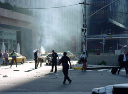 La explosión en ambas torres ha causado el pánico en el sector financiero de Manhattan, donde estaba ubicado el edificio.