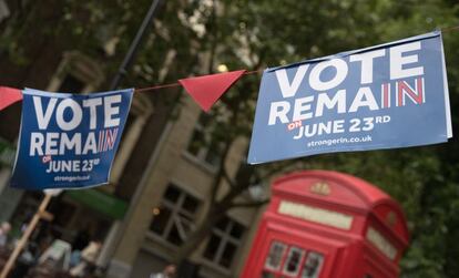 Banderas a favor de la permanencia en la UE en Londres.