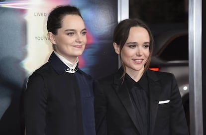 Emma Porter y Ellen Page, a su llegada al estreno de 'Flatliners' en Los Ángeles en 2018.