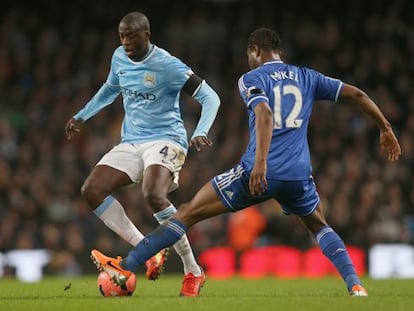 Touré y Mikel en el City-Chelsea.