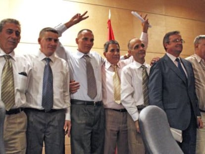 Los primeros presos cubanos, en su llegada a Madrid, en julio de 2010