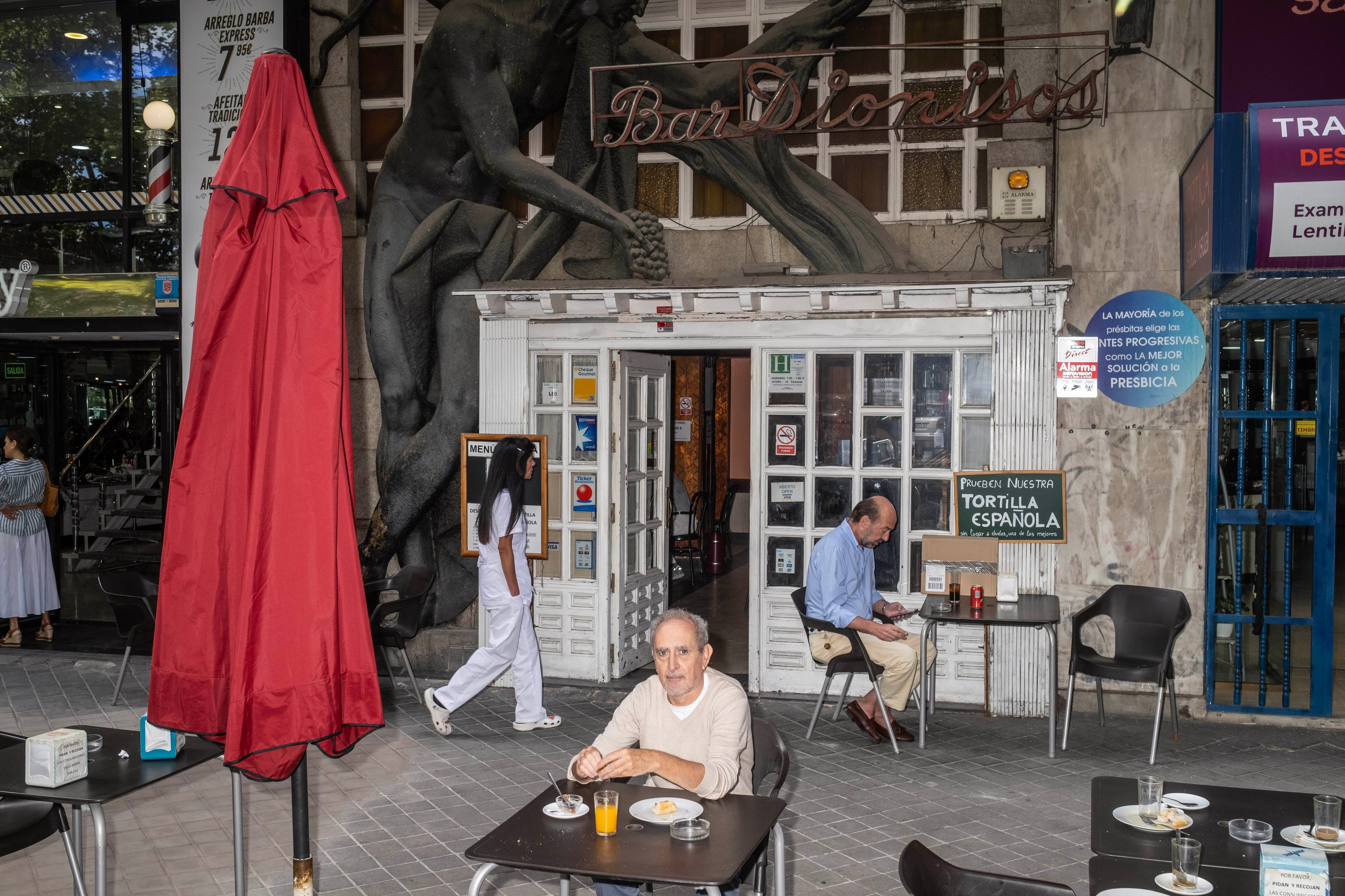 
El Bar Dionisio, donde Luis Calero almuerza cuando pasea por Azca. 
