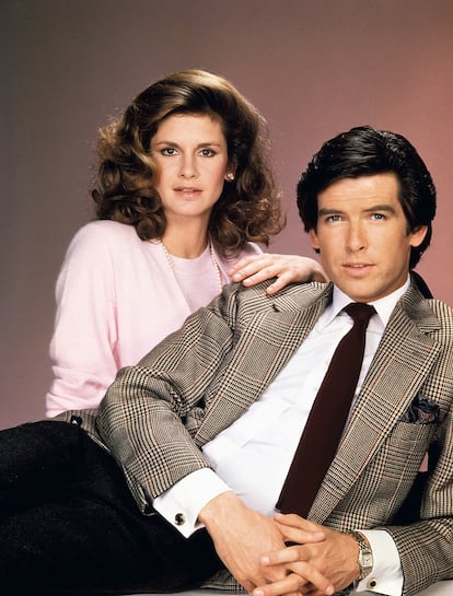 Stephanie Zimbalist y Pierce Brosnan, en la serie 'Remington Steele'.