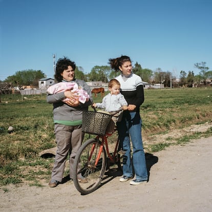 La fotógrafa no aclara quién es Guille y quién Belinda.