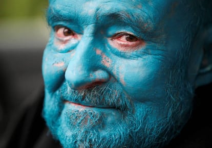 Stephane Janssen, de 83 años, participa en el proyecto del artista Spencer Tunick.