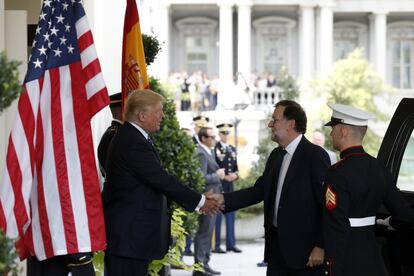 El presidente estadounidense Donald Trump recibe a Mariano Rajoy en la Casa Blanca.