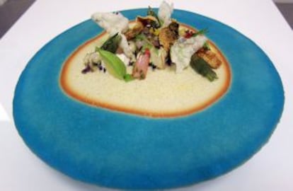 Tartar de mariscos, servido en un plato japonés, obra del chef Mauro Colagreco.