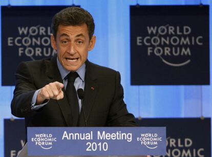 Sarkozy interviene durante la primera jornada del World Economic Forum, ayer en la localidad suiza de Davos.