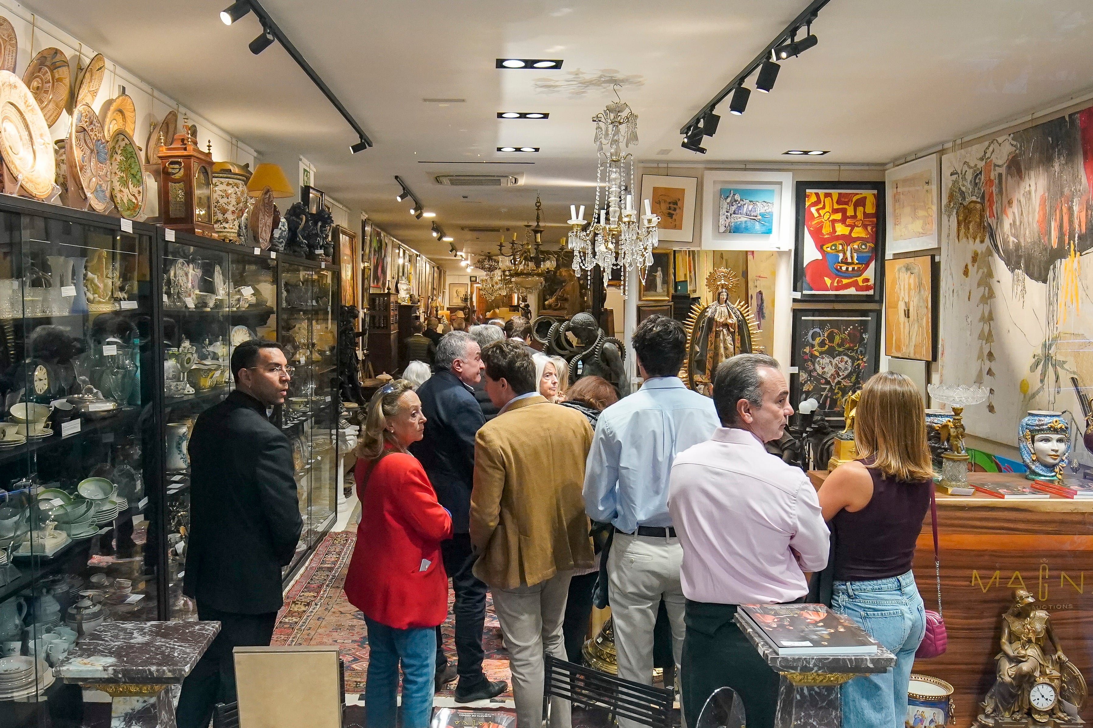 El interior de Magna Art Auction, donde este martes se subastaron objetos sacados por los Franco del Pazo de Meirás. 