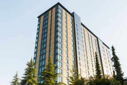 La Brock Commons Tallwood House de Vancouver es una residencia de estudiantes canadiense hecha de manera laminada.