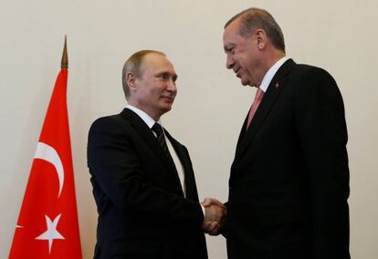 El presidente ruso, Vladimir Putin, y su homólogo turco, Recep Tayyip Erdogan, este martes en San Petersburgo.