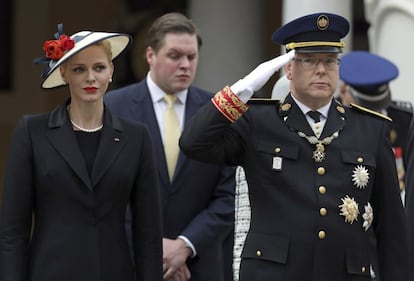 El príncipe Alberto de Móncaco junto a su mujer la princesa Charlene.