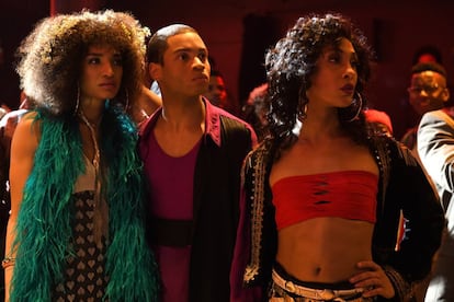 Indya Moore, Ryan Jamaal Swain e Mj Rodriguez, en un capítulo de la serie 'Pose'.