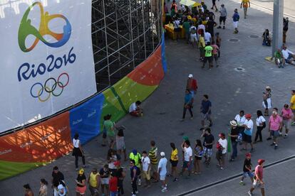 Filas para entrar no centro de tênis no Parque Olímpico.