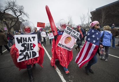 Mujeres en contra del recién estrenado presidente en Washington