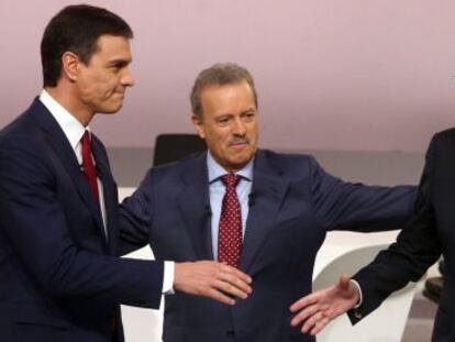 Manuel Campo Vidal junto a Sánchez y Rajoy.