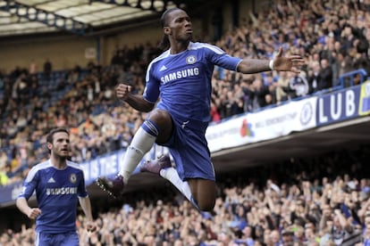 Drogba celebra su gol ante el Stoke City.