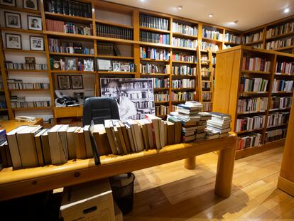 La biblioteca personal de Carlos Fuentes ubicada en la casa de la Colonia San Jerónimo, en Ciudad de México.