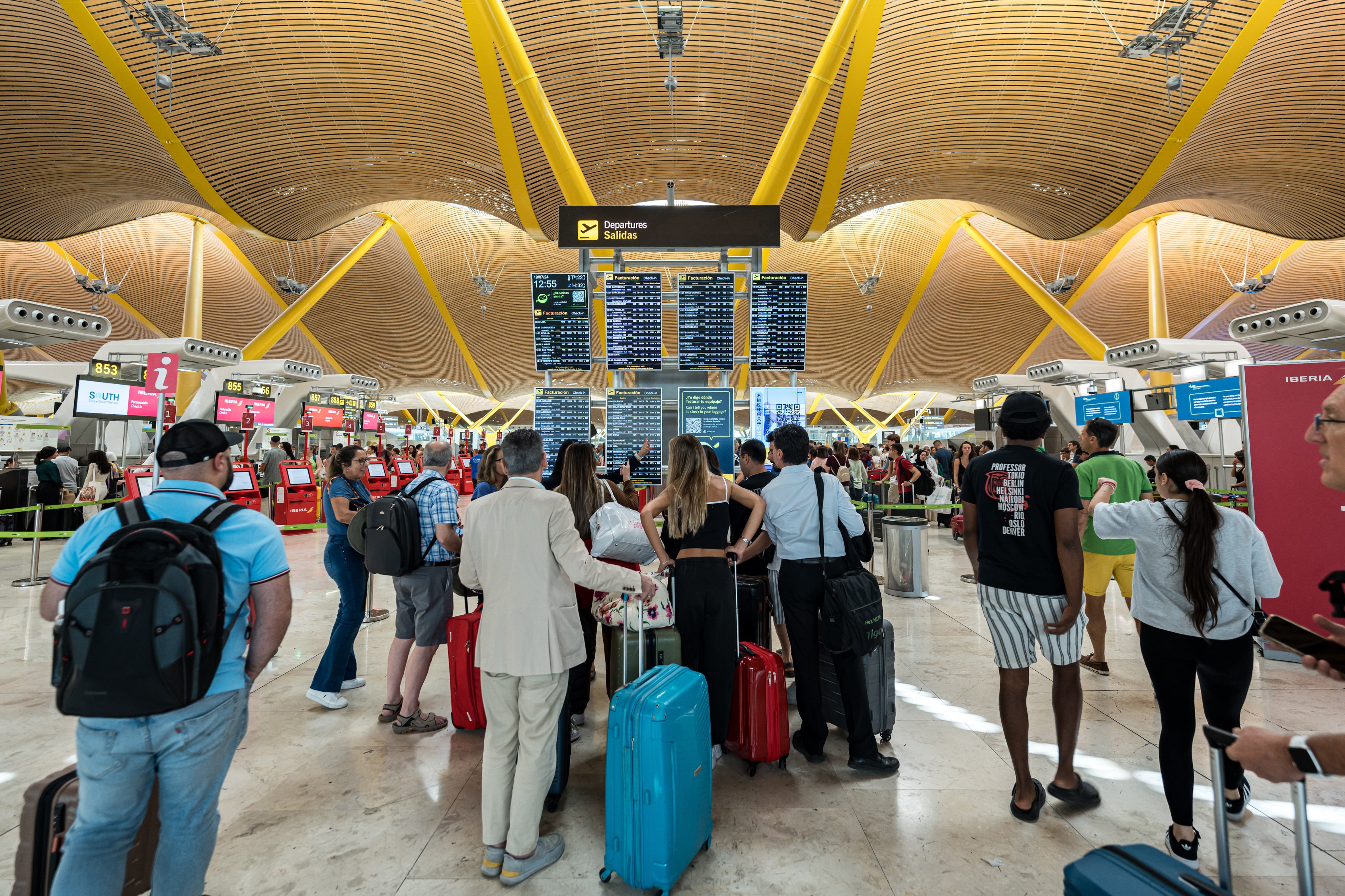 Pasajeros en la terminal 4 de Madrid-Barajas.