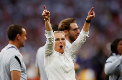 La seleccionadora inglesa, Sarina Wiegman, celebra la Eurocopa.