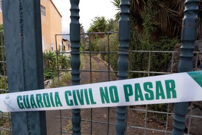 Precinto policial en la finca en Candelaria (Tenerife)  de Tomás Gimeno, desparecido este viernes junto a sus dos hijas.