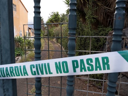 Precinto policial en la finca en Candelaria (Tenerife) de Tomás Gimeno, desparecido este viernes junto a sus dos hijas.