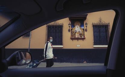 Imagen de la Macarena en una calle de Sevilla.