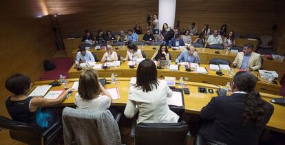 Una panorámica de la comisión parlamentaria que ha investigado el accidente de metro.