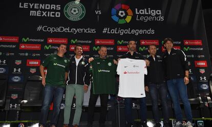 La presentaci&oacute;n de la copa de leyendas con Ram&iacute;rez, Pardo, Aspe, Sanz, Mendieta y Morientes