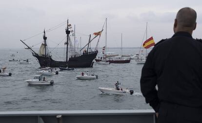 Una réplica de la nao 'Victoria' durante los actos del V centenario de la primera vuelta al mundo, en Sanlúcar de Barrameda, Cádiz.