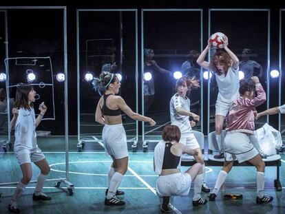 Un momento del ensayo de 'Playoff', en el centro cultural Conde Duque, de Madrid.