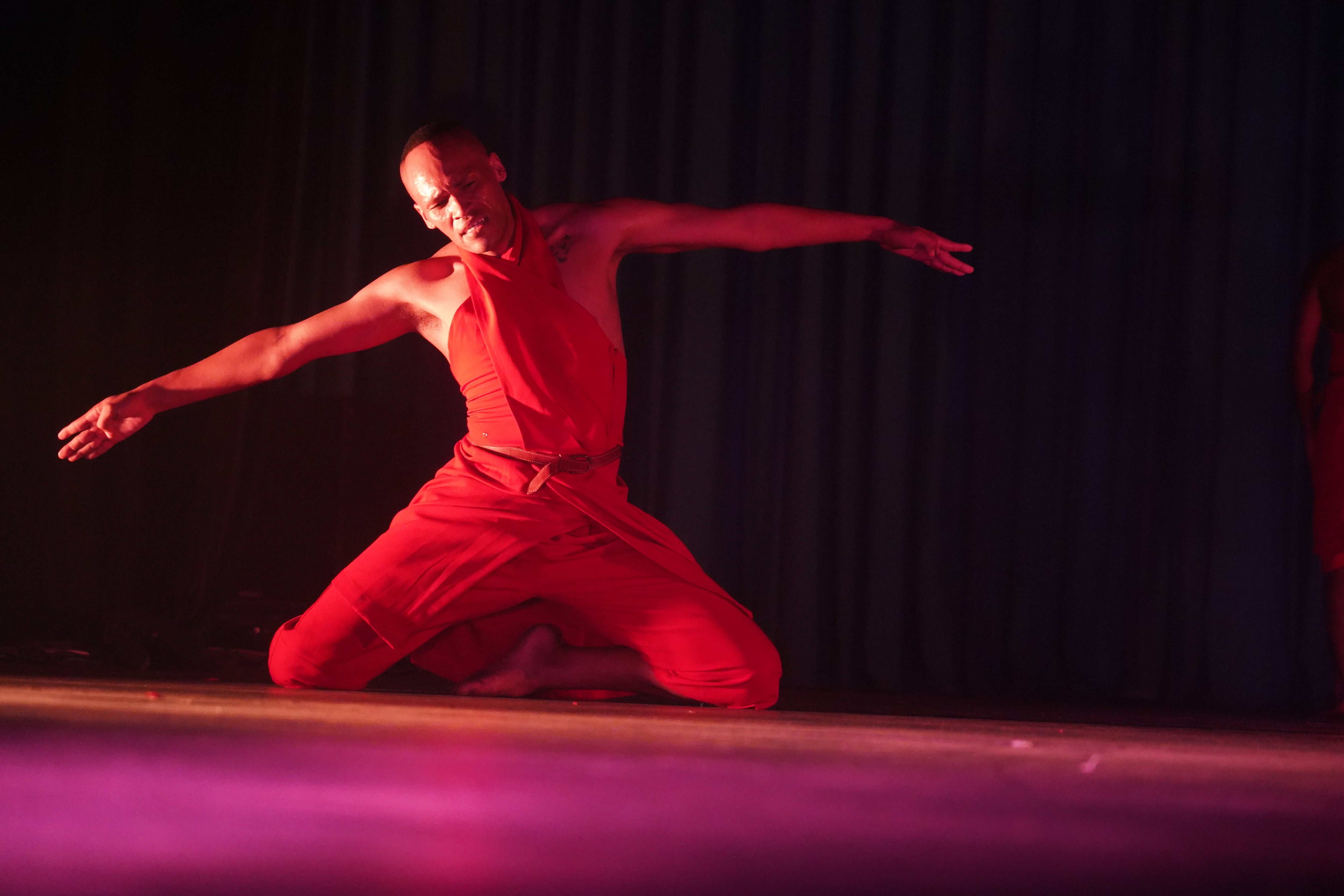 Un bailarín del espectáculo 'Zo! Mute', de Gregory Maqoma and Vincent Mantsoe, en el MASA, en abril.