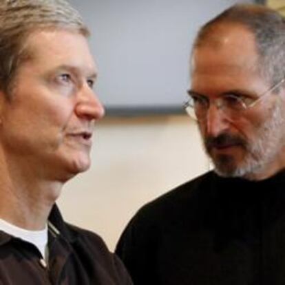 Steve Jobs, fundador de Apple, con su posible sucesor, Tim Cook