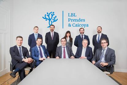 Foto de grupo de los socios de LBL Prendes & Caicoya.