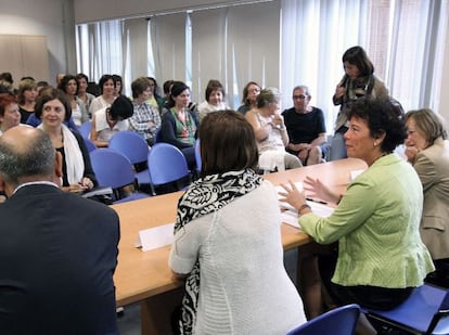 La consejera de Educacin y su equipo, durante el claustro de profesores en Durango.