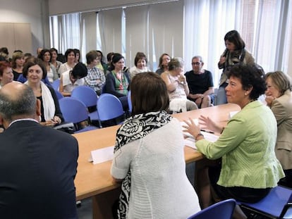 La consejera de Educación y su equipo, durante el claustro de profesores en Durango.