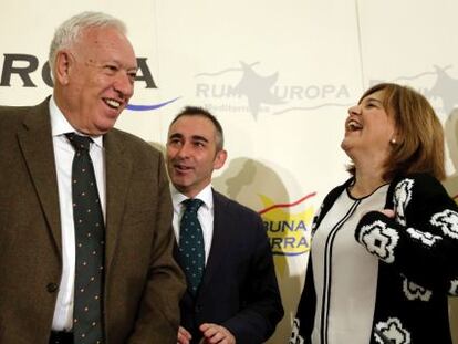 El ministro de Exterior, Margallo, con la líder del PP valenciano, Bonig.
