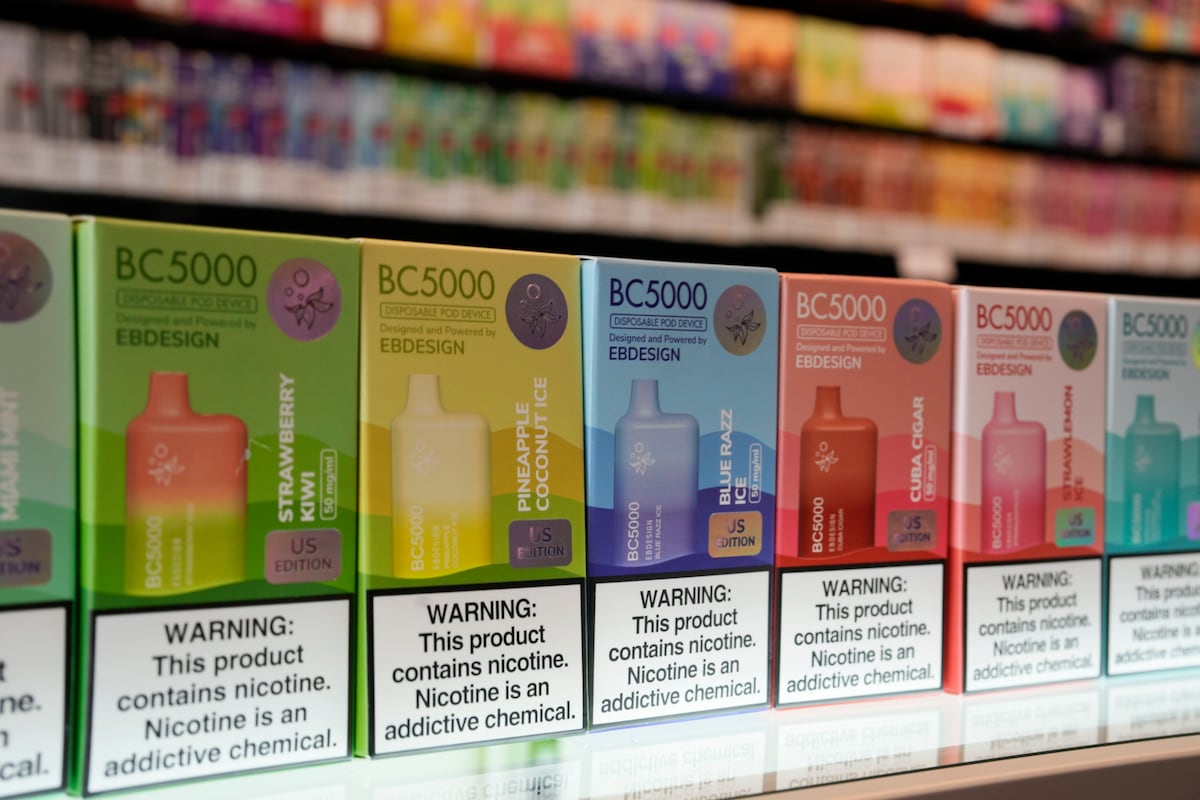 US seizes more illegal e-cigarettes, but thousands of new ones are launching | U.S. | EL PAS English US seizes more illegal e-cigarettes, but thousands of new ones are launching | U.S. | EL PAS English